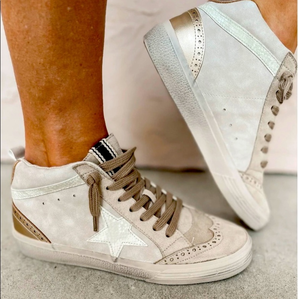Sydney distressed high top sneaker perfect condition